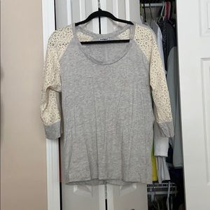Quarter length sleeve top
